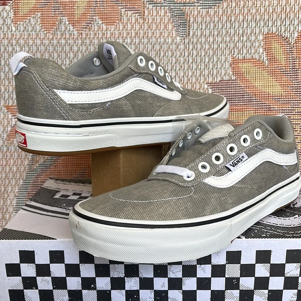 Vans WMNS Kyle Walker (Denim) Gray/White
VN0A5JIE9BM
Sneakers - athletic shoes - Picture 9 of 16